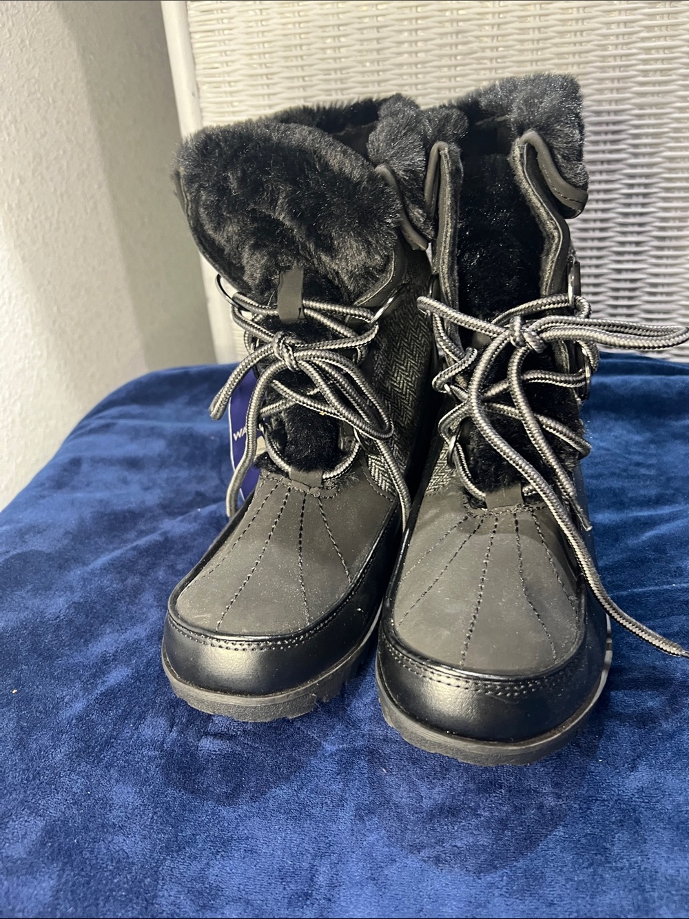 JBU Black Faux-Fur Lace-Up Women Winter Boots